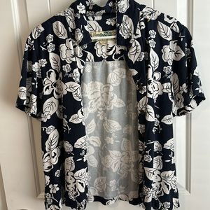Hawaiian Jack’s Cafe Blue Hawaiian Button Up!